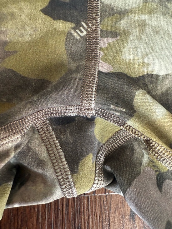 Lululemon Athletica Sz 4 Power Thru High Rise 25” Heritage Camo $128 RV EUC - Picture 4 of 7